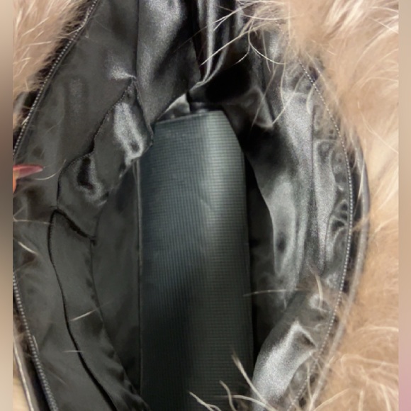 Black Fur With Trimmed Details Big Tote Bag - Picture 5 of 5